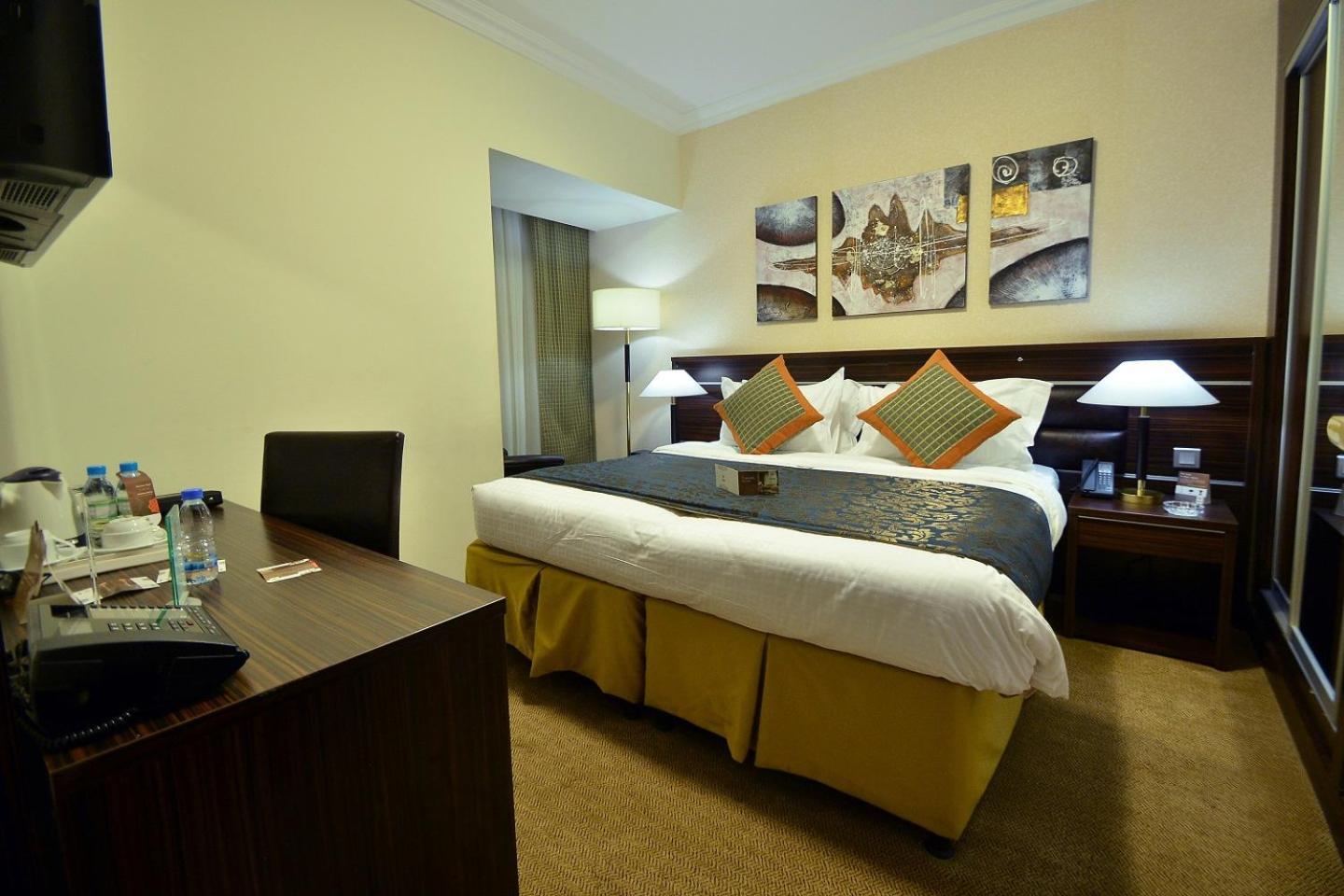 Golden Tulip Al Shakreen Медина Экстерьер фото