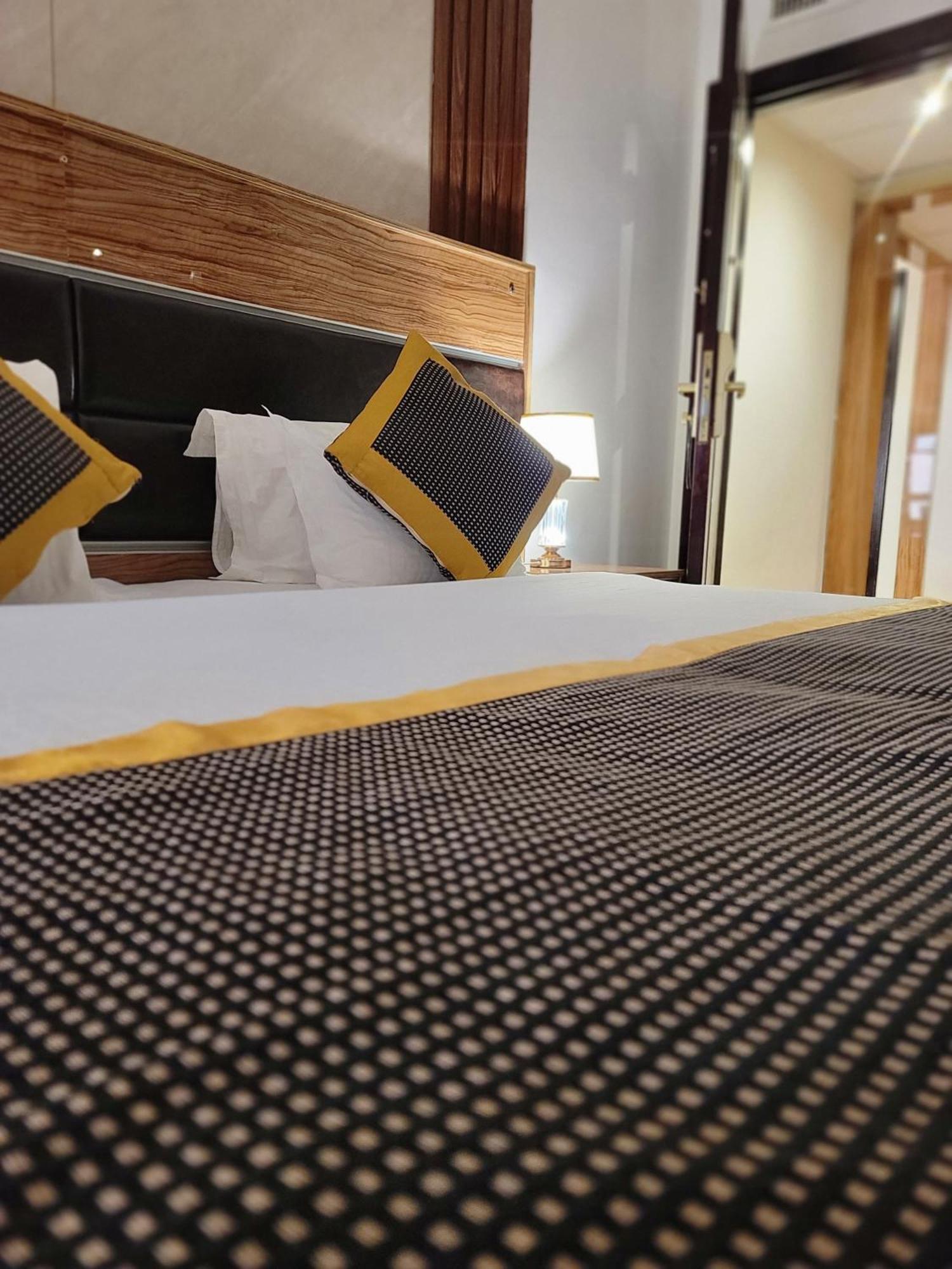 Golden Tulip Al Shakreen Медина Экстерьер фото