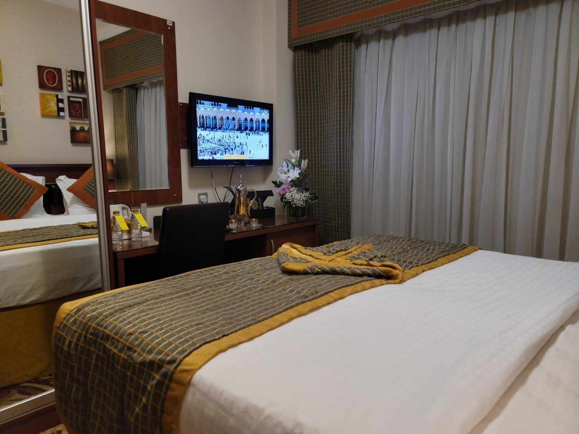 Golden Tulip Al Shakreen Медина Экстерьер фото