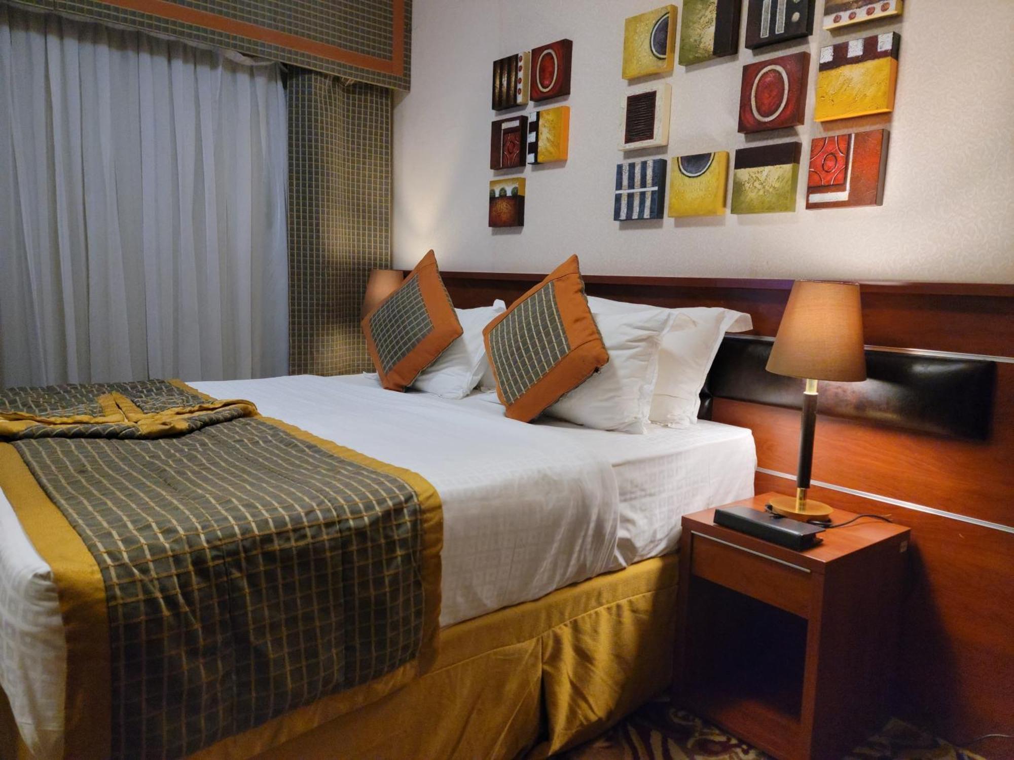 Golden Tulip Al Shakreen Медина Экстерьер фото