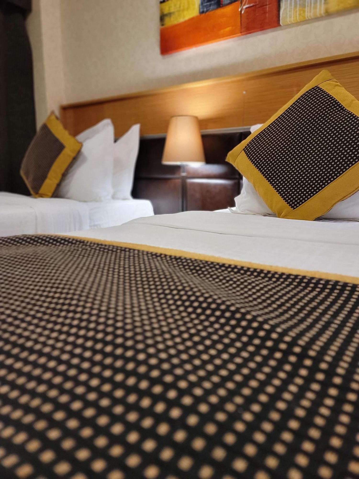 Golden Tulip Al Shakreen Медина Экстерьер фото