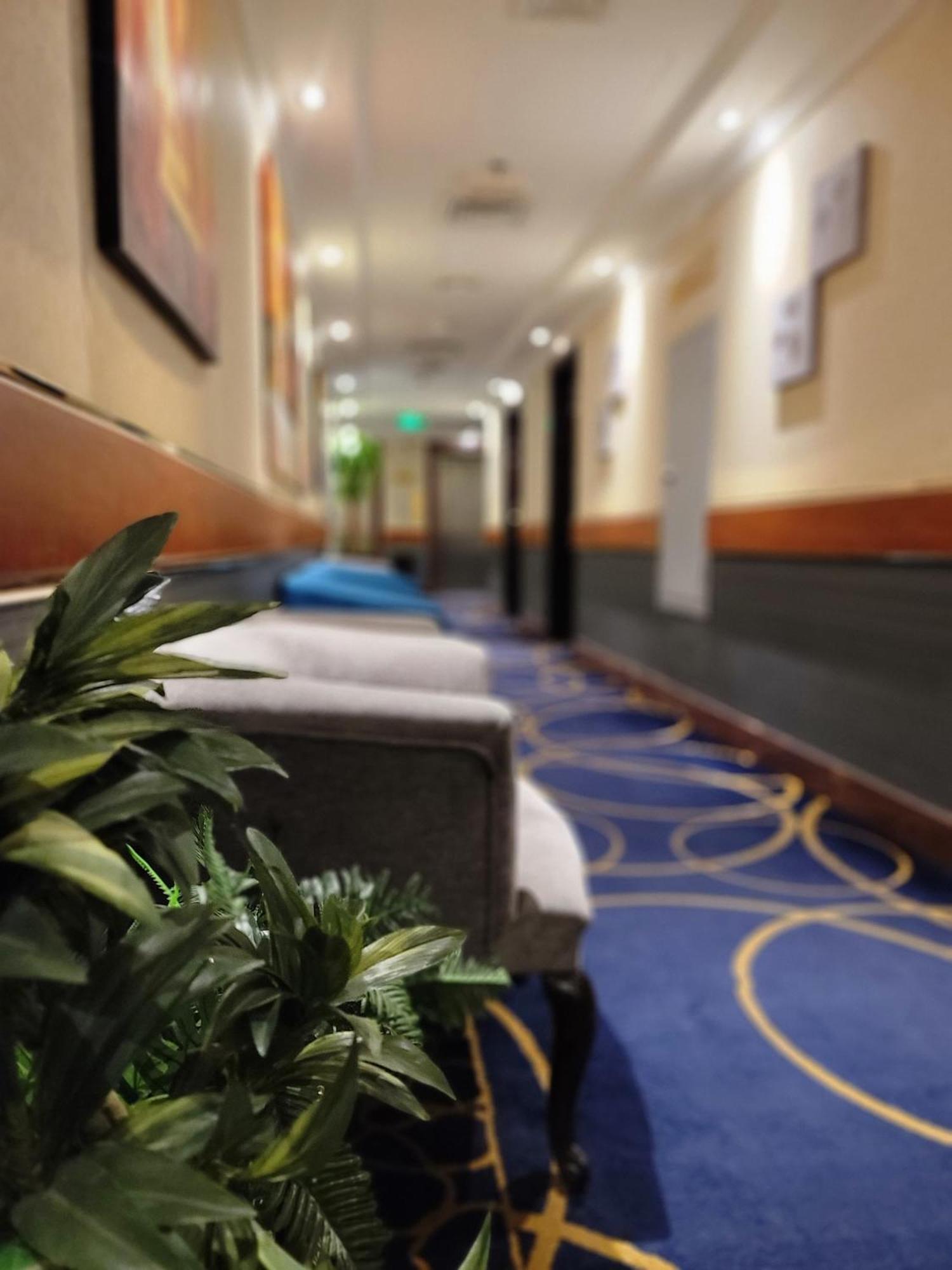 Golden Tulip Al Shakreen Медина Экстерьер фото
