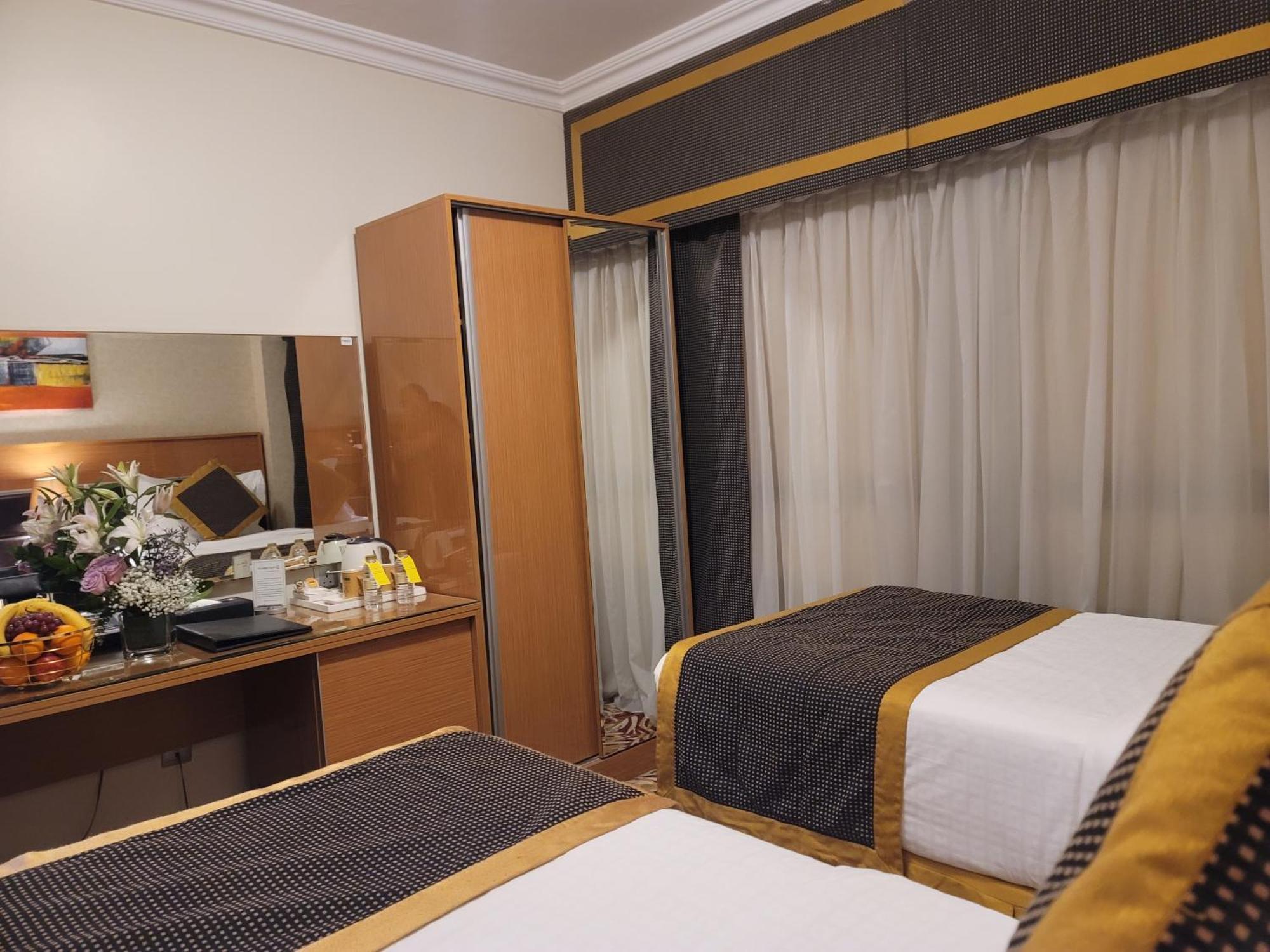 Golden Tulip Al Shakreen Медина Экстерьер фото